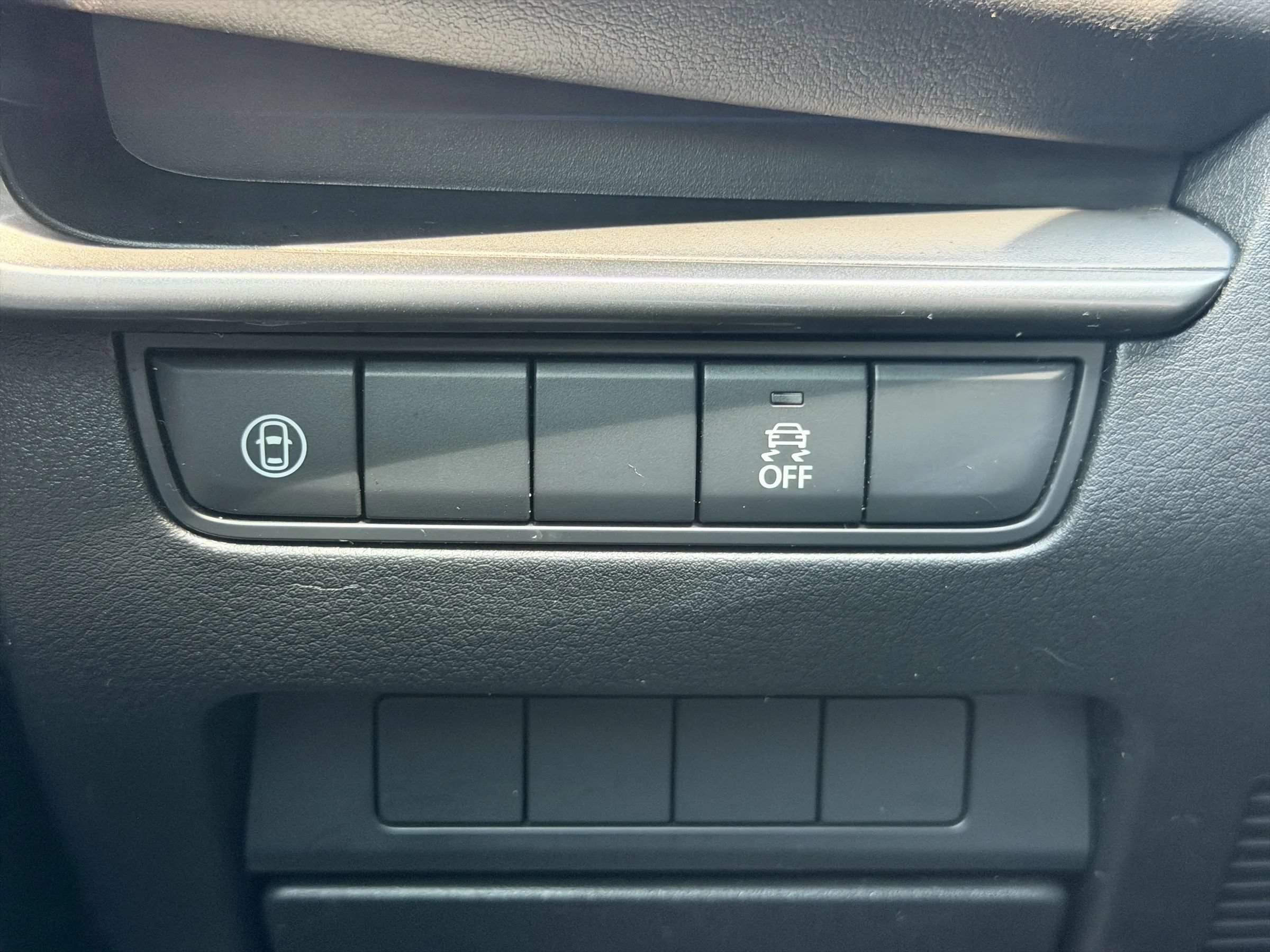 Used 2020 MAZDA MAZDA3 Hatchback FWD image 32