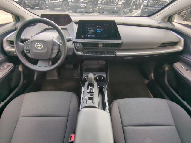 Used 2025 Toyota Prius LE FWD image 16