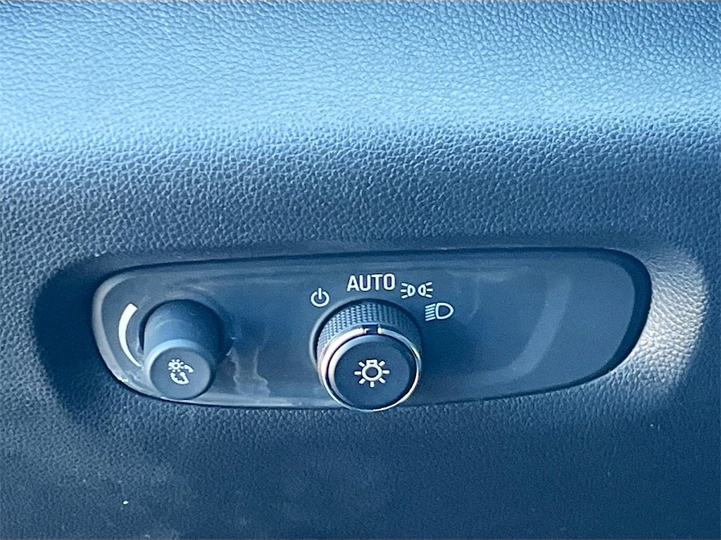 Used 2023 Chevrolet Traverse RS image 10