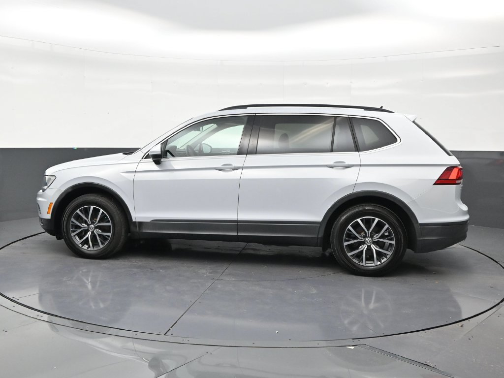 Used 2019 Volkswagen Tiguan SE w/ Panoramic Sunroof Package FWD image 2