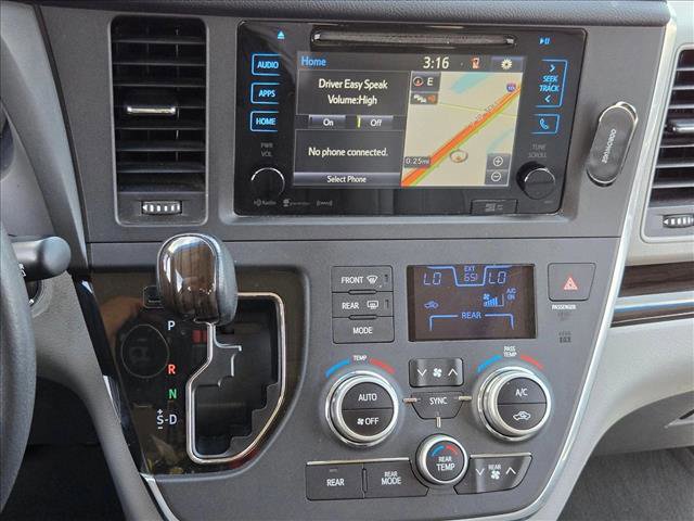 Used 2017 Toyota Sienna XLE Premium image 11