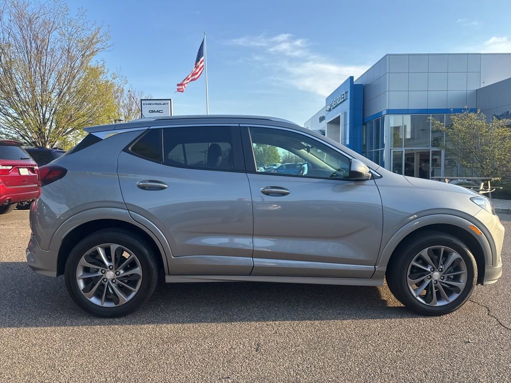 Used 2023 Buick Encore GX Select w/ Sport Touring Package FWD image 10