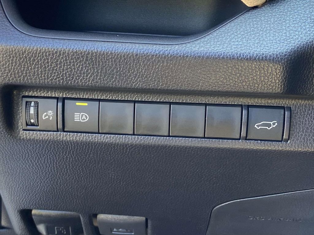 Used 2025 Toyota RAV4 XLE Premium FWD image 30