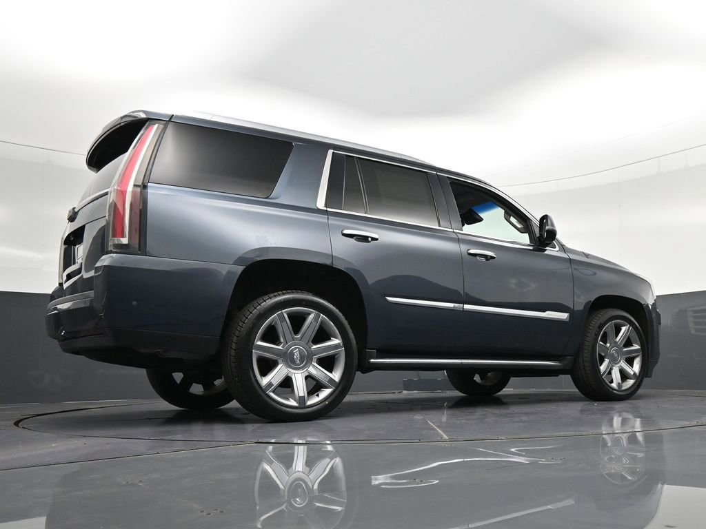Used 2019 Cadillac Escalade Luxury RWD image 32