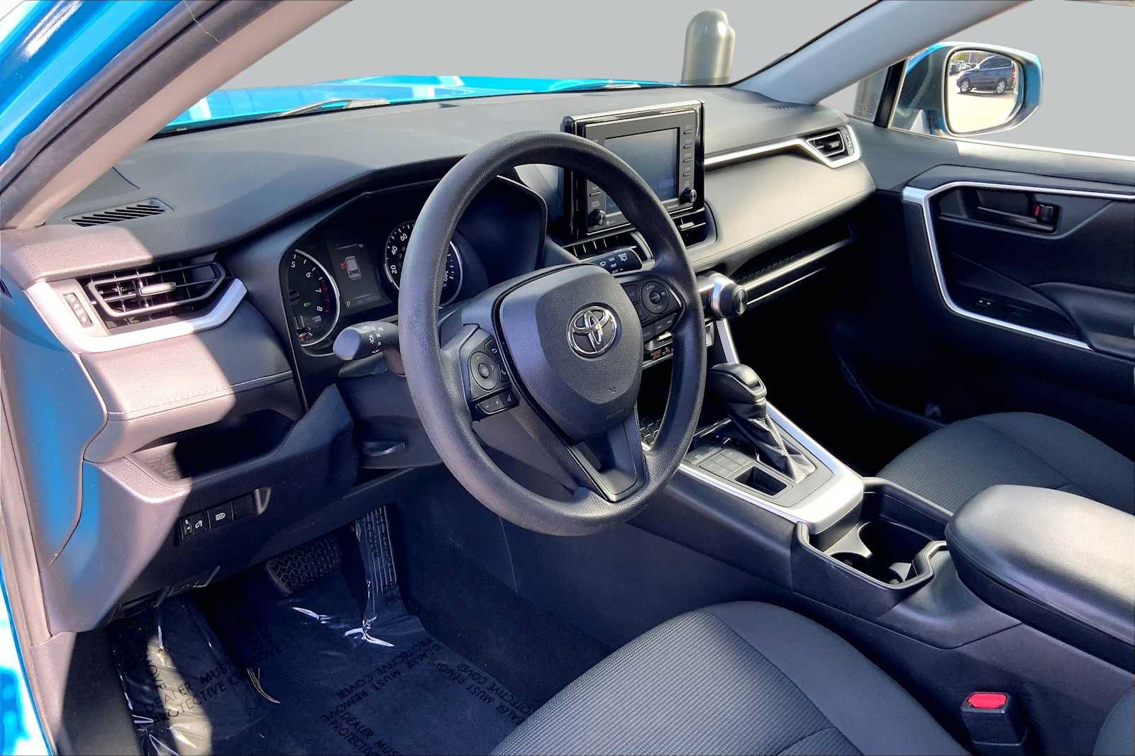 Used 2020 Toyota RAV4 LE AWD/4WD image 17