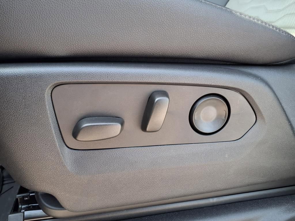 Used 2023 Chevrolet Silverado 1500 ZR2 w/ Technology Package image 10