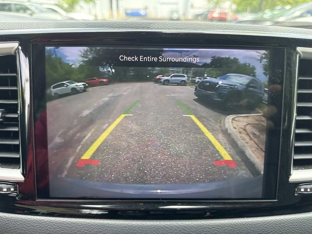 Used 2023 Chrysler Pacifica Touring-L FWD image 31