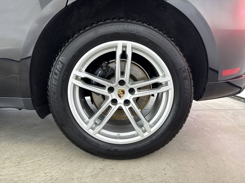 Certified 2024 Porsche Macan image 14