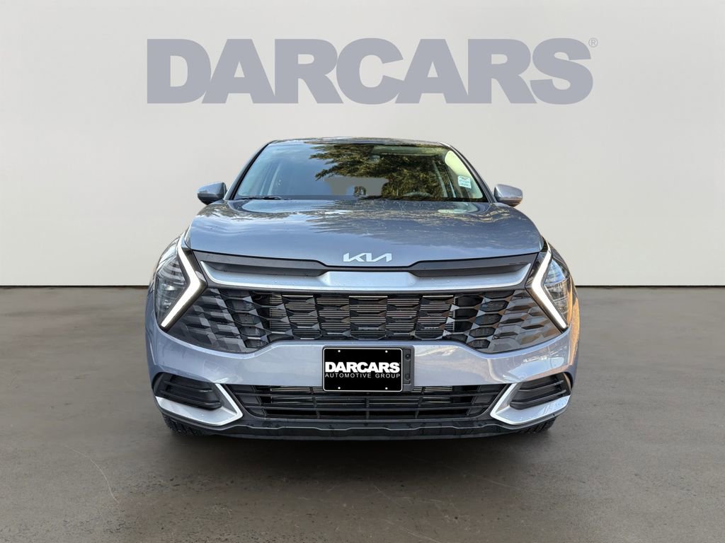 Used 2025 Kia Sportage LX image 2