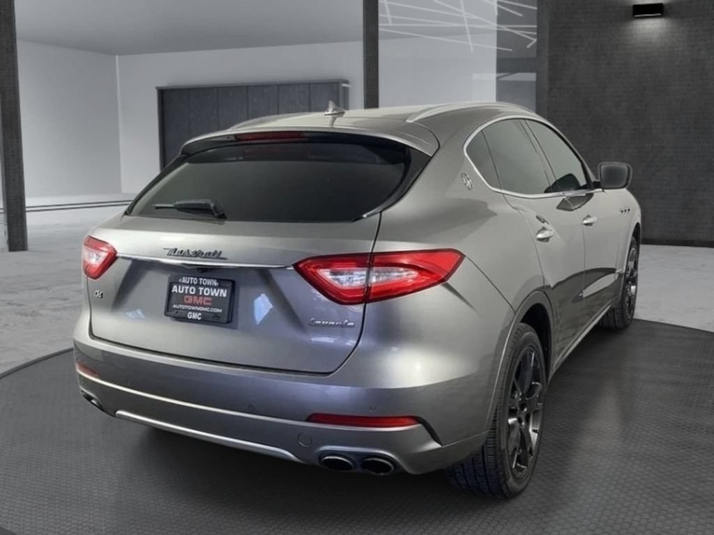 Used 2019 Maserati Levante GranLusso AWD/4WD image 4