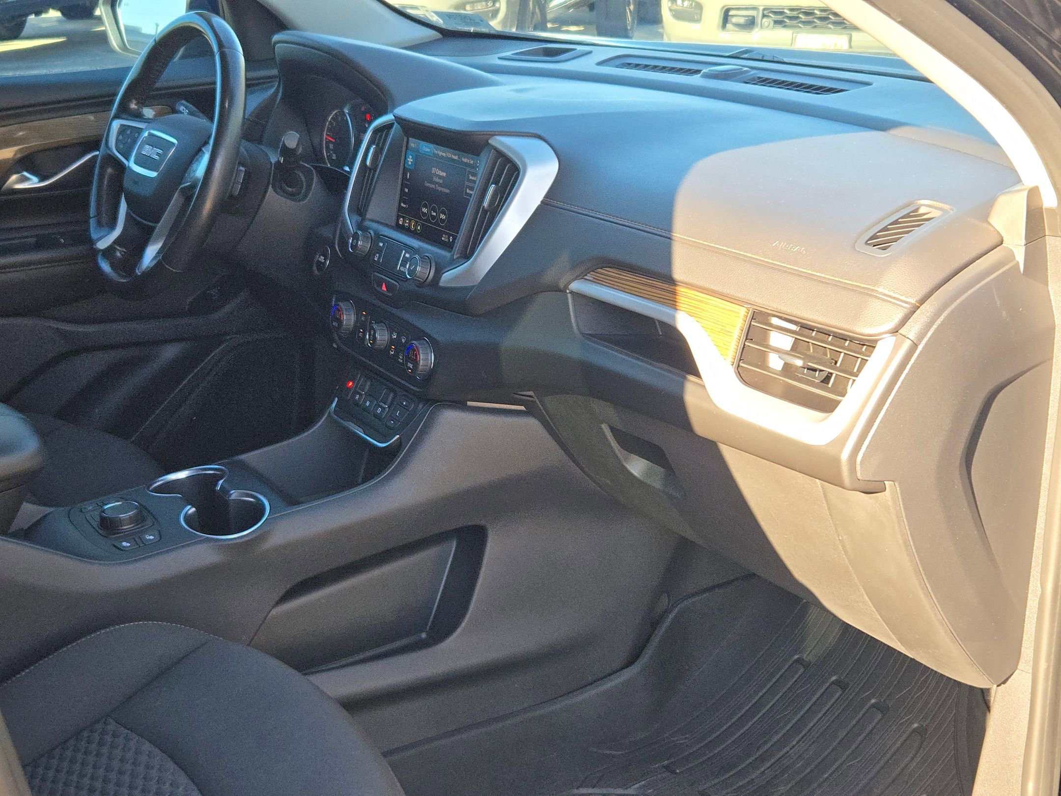 Used 2020 GMC Terrain SLE w/ Driver Convenience Package image 29