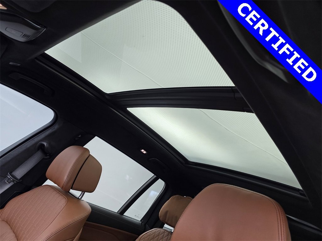 Used 2025 BMW X7 M60i image 12