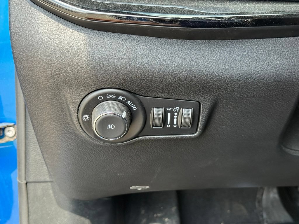 Used 2024 Jeep Compass Latitude w/ Altitude Special Edition AWD/4WD image 18