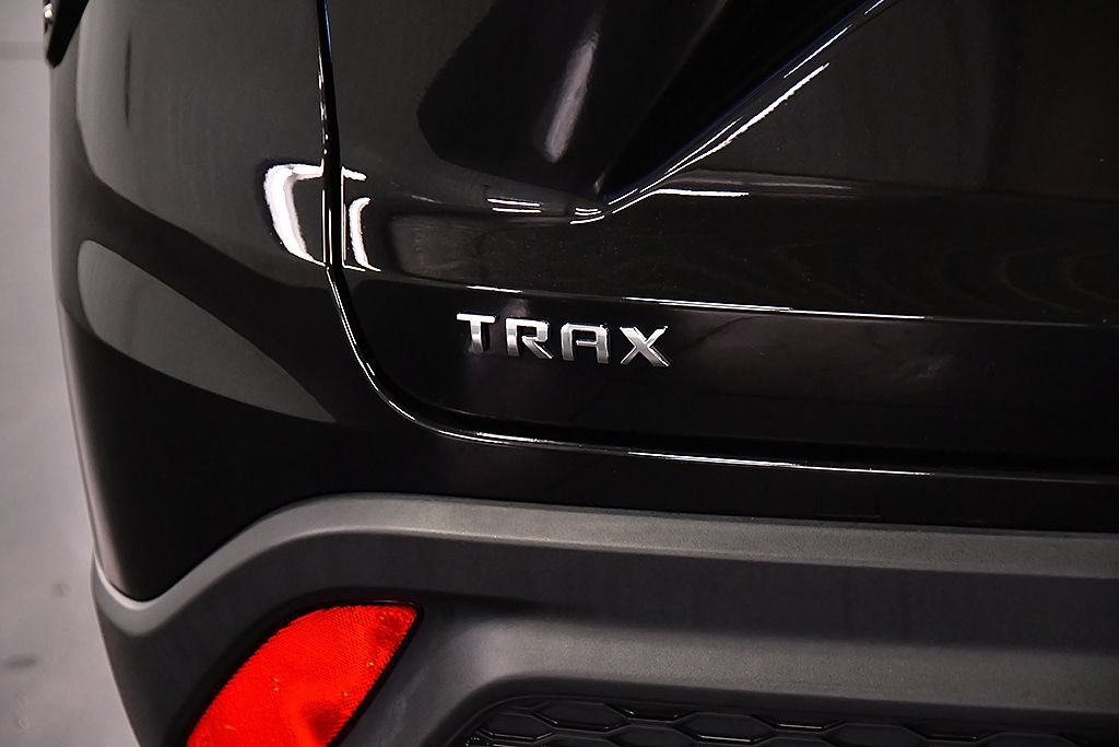 Used 2024 Chevrolet Trax LT w/ Driver Confidence Package FWD image 9