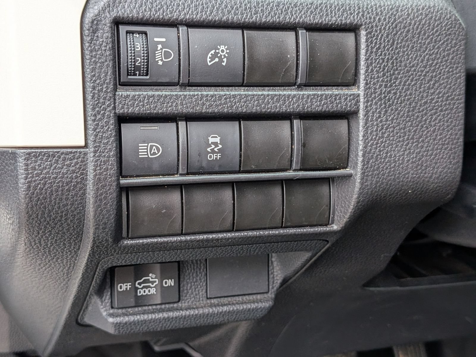 Used 2024 Toyota Tacoma TRD Off-Road AWD/4WD image 17