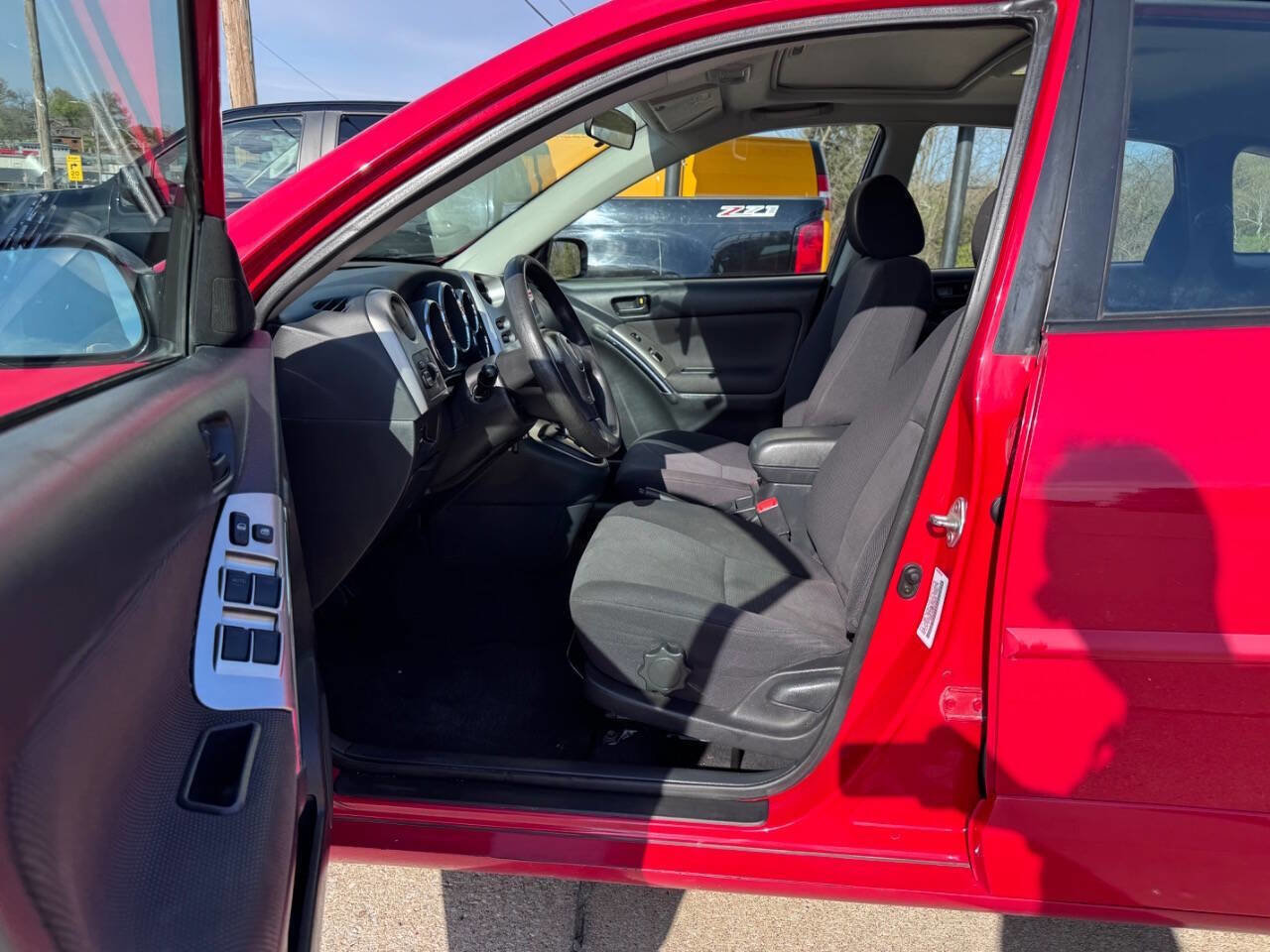 Used 2004 Pontiac Vibe w/ Moon And Tunes Value Package image 15