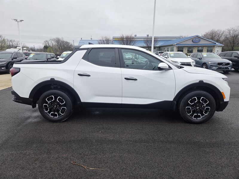 Used 2023 Hyundai Santa Cruz SEL w/ Cargo Package AWD/4WD image 2