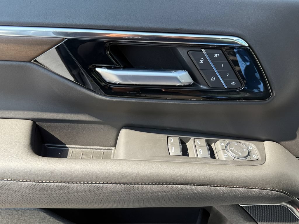 New 2026 Chevrolet Suburban High Country AWD/4WD image 11