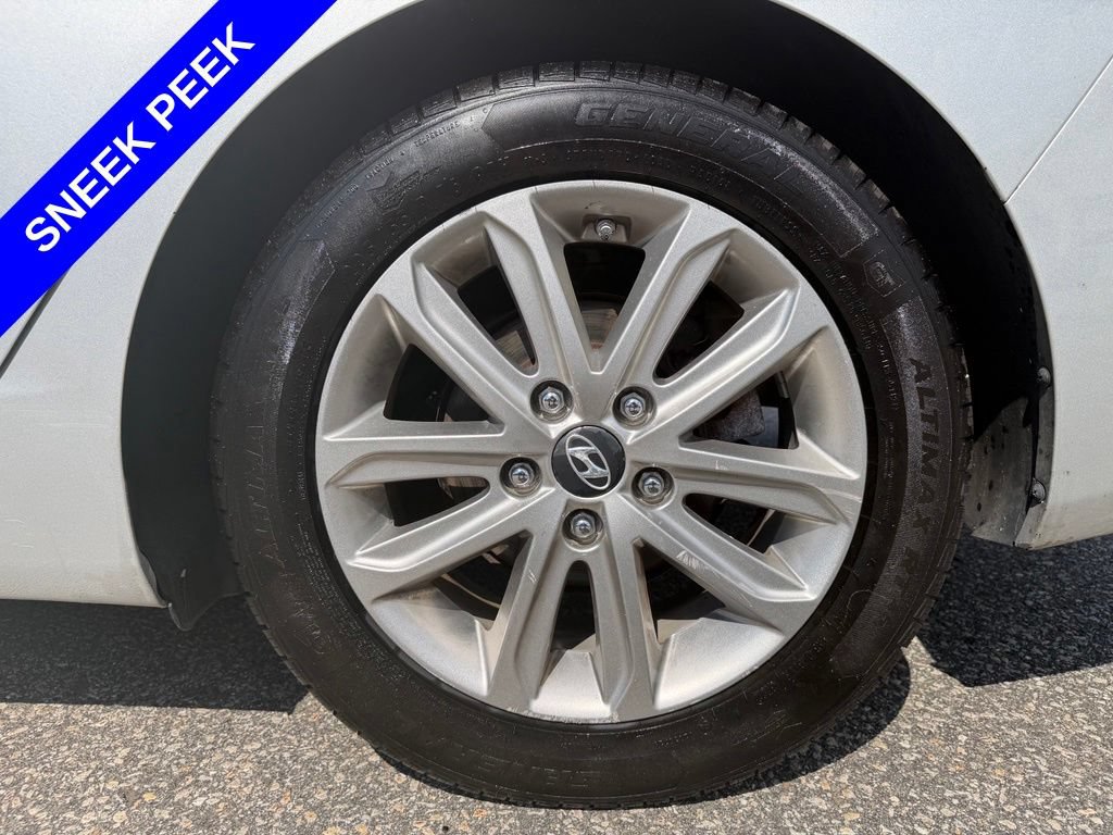 Used 2015 Hyundai Elantra SE w/ Option Group 02 FWD image 12