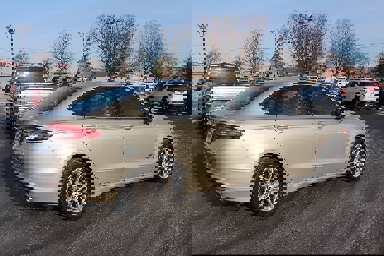 Used 2018 Ford Fusion S image 2