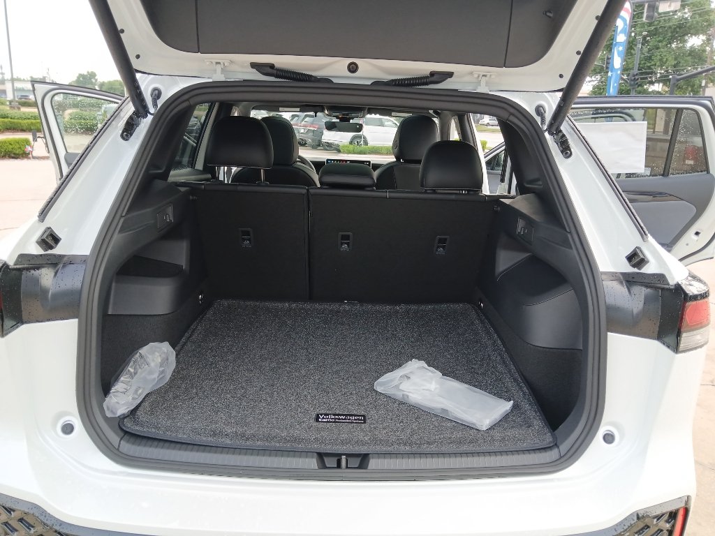 New 2026 Volkswagen Tiguan SE R-Line AWD/4WD image 22