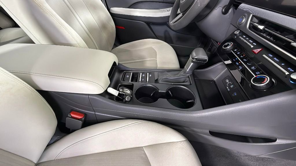 Used 2025 Hyundai Sonata SE image 32