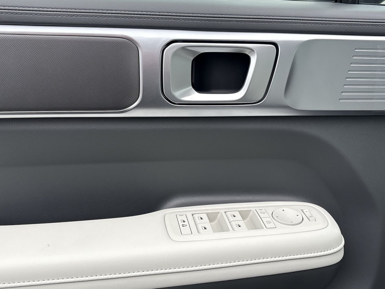 New 2027 Hyundai Santa Fe SEL FWD image 15