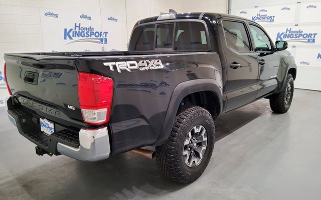 Used 2016 Toyota Tacoma TRD Off-Road image 3