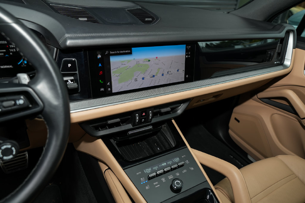 Certified 2024 Porsche Cayenne S AWD/4WD image 25