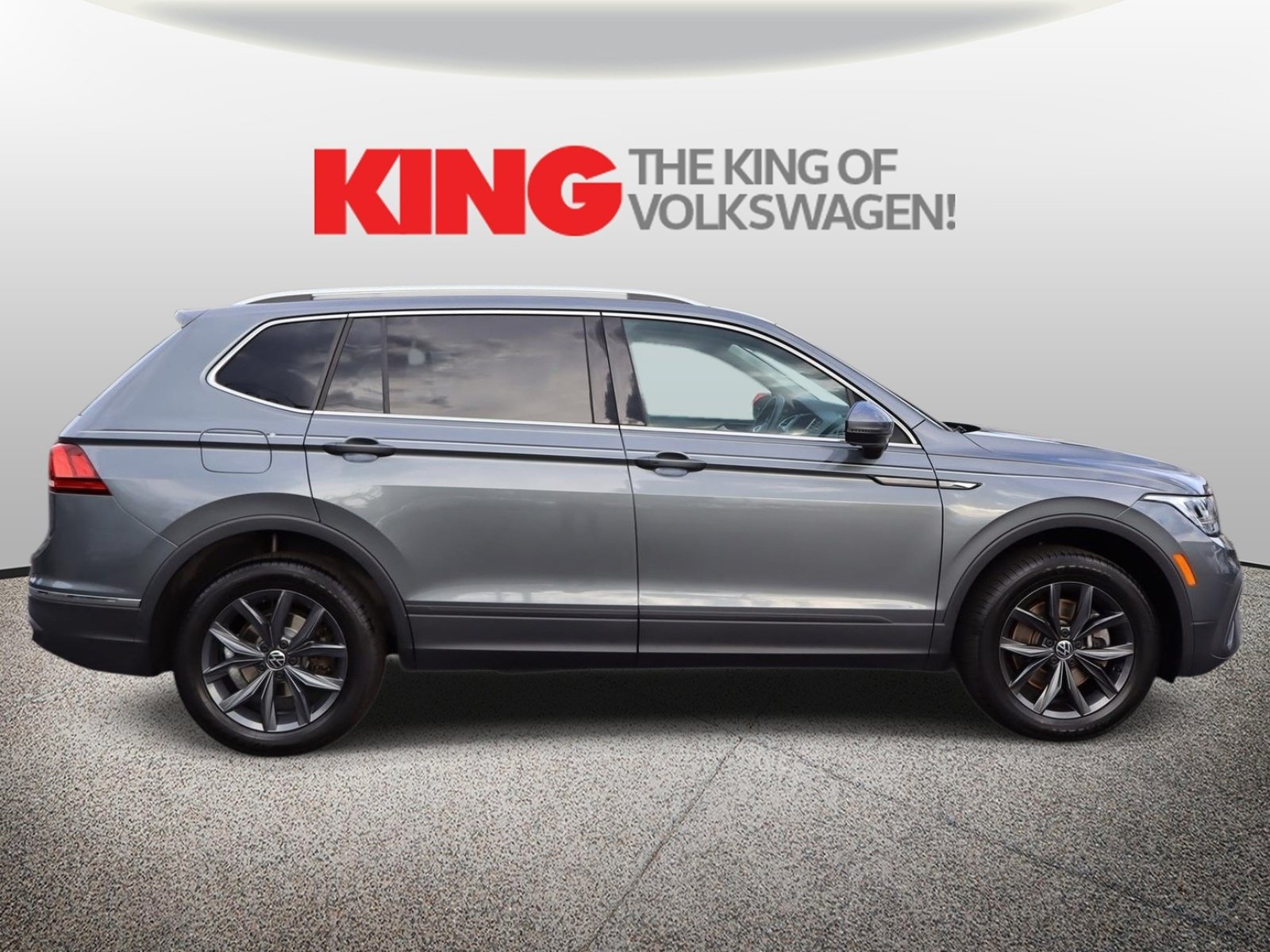 Certified 2023 Volkswagen Tiguan SE AWD/4WD image 2