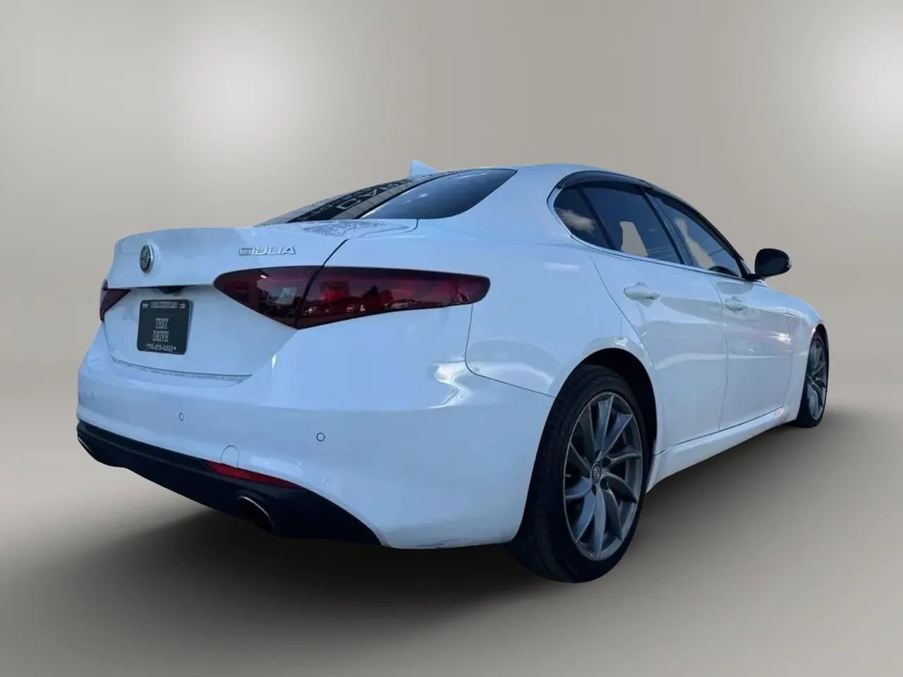 Used 2017 Alfa Romeo Giulia RWD image 6