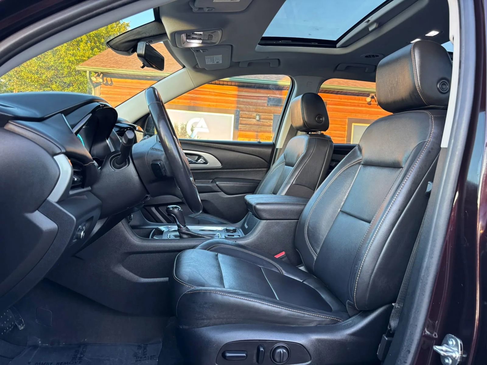 Used 2020 Chevrolet Traverse LT w/ LT Premium Package AWD/4WD image 11