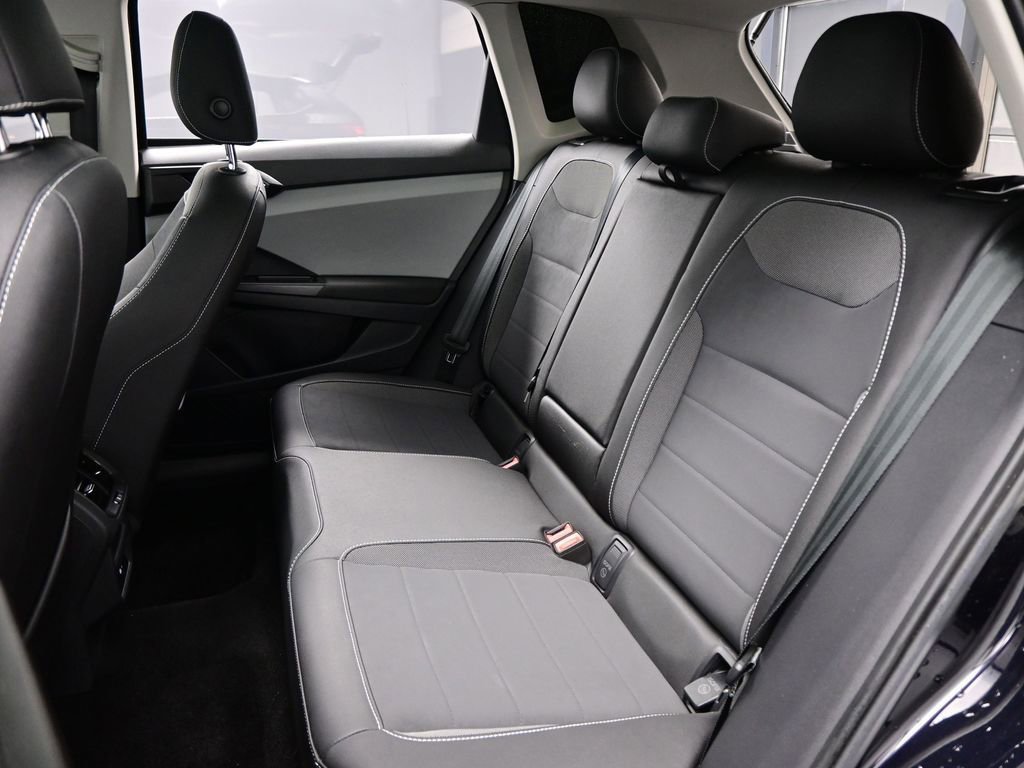 Used 2023 Volkswagen Taos SE w/ Panoramic Sunroof Package image 33