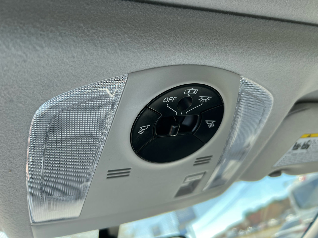 Used 2015 Toyota Prius Five image 39