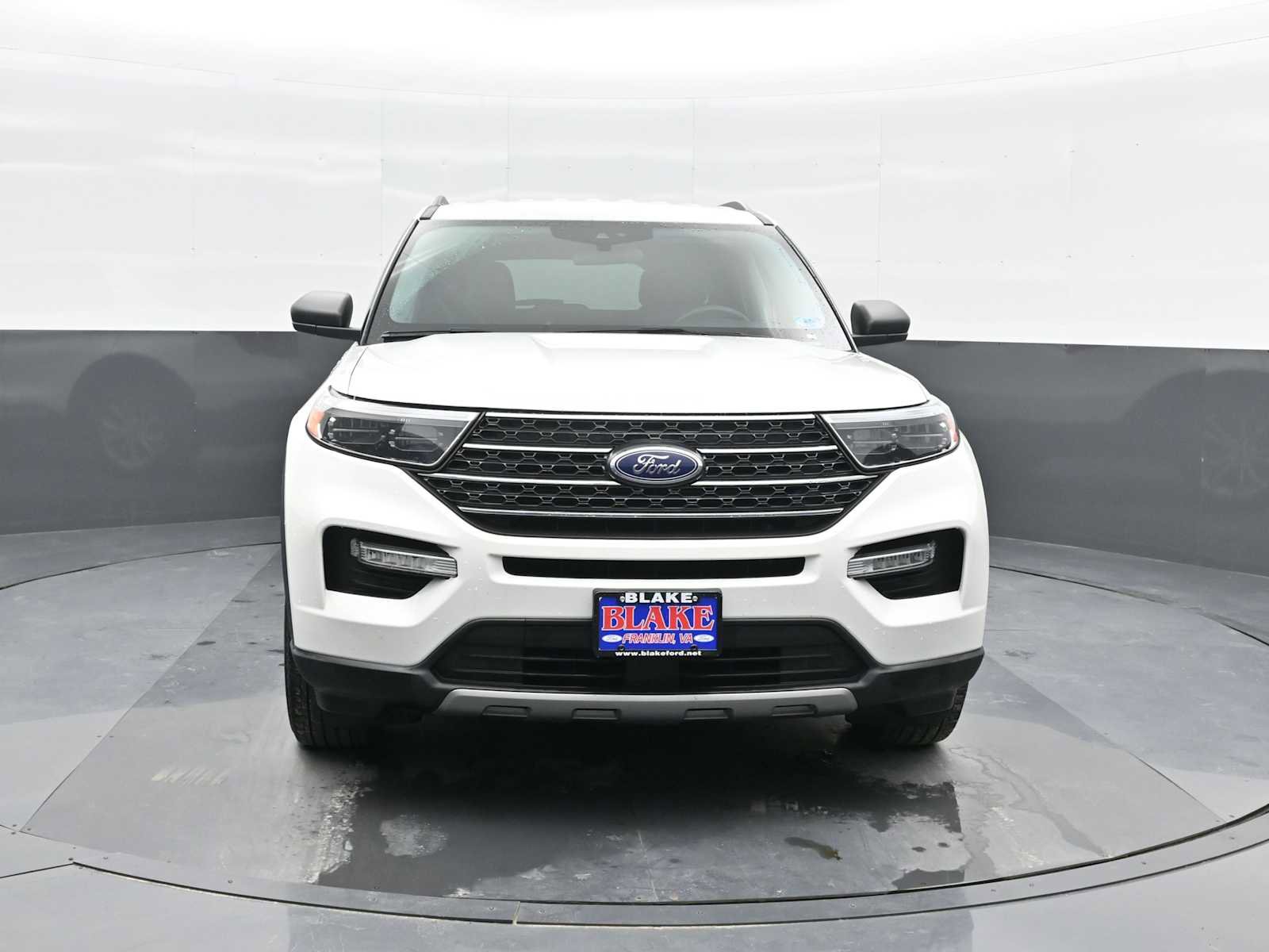 Used 2023 Ford Explorer XLT w/ Equipment Group 202A image 3