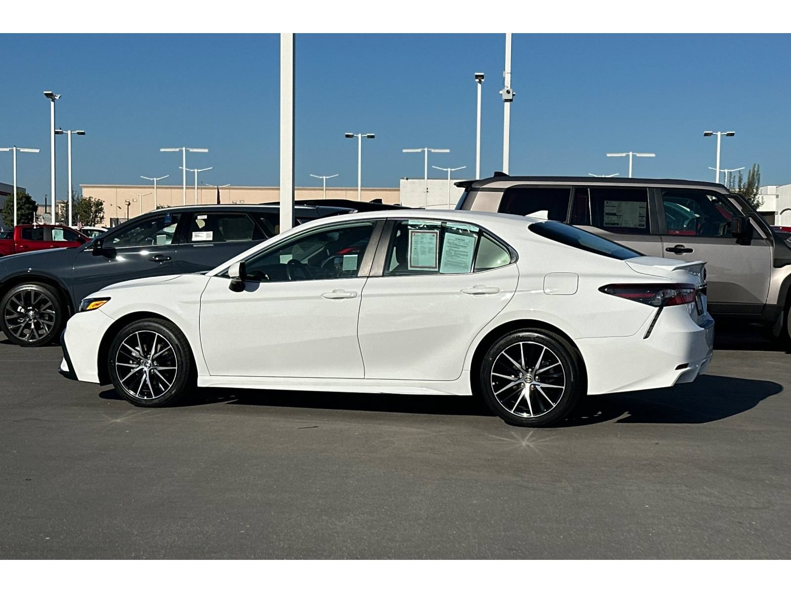 Used 2024 Toyota Camry SE FWD image 7