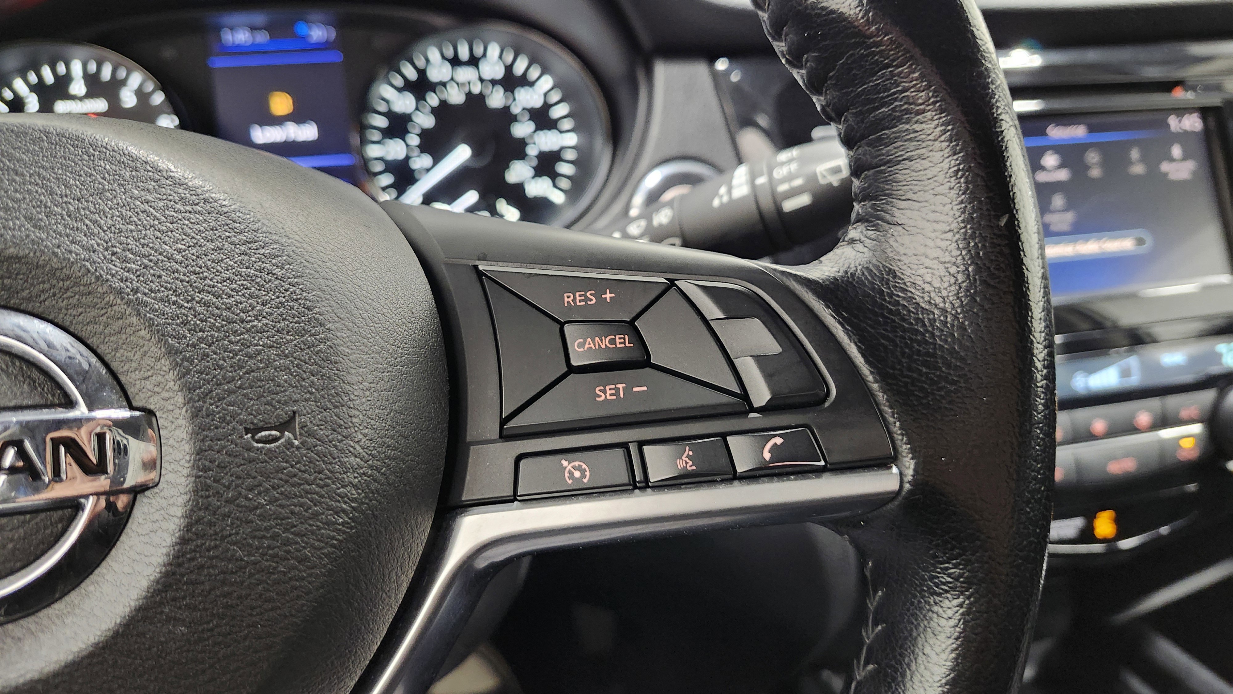 Used 2020 Nissan Rogue SV image 34