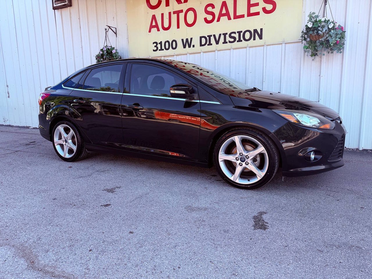 Used 2012 Ford Focus Titanium FWD image 2