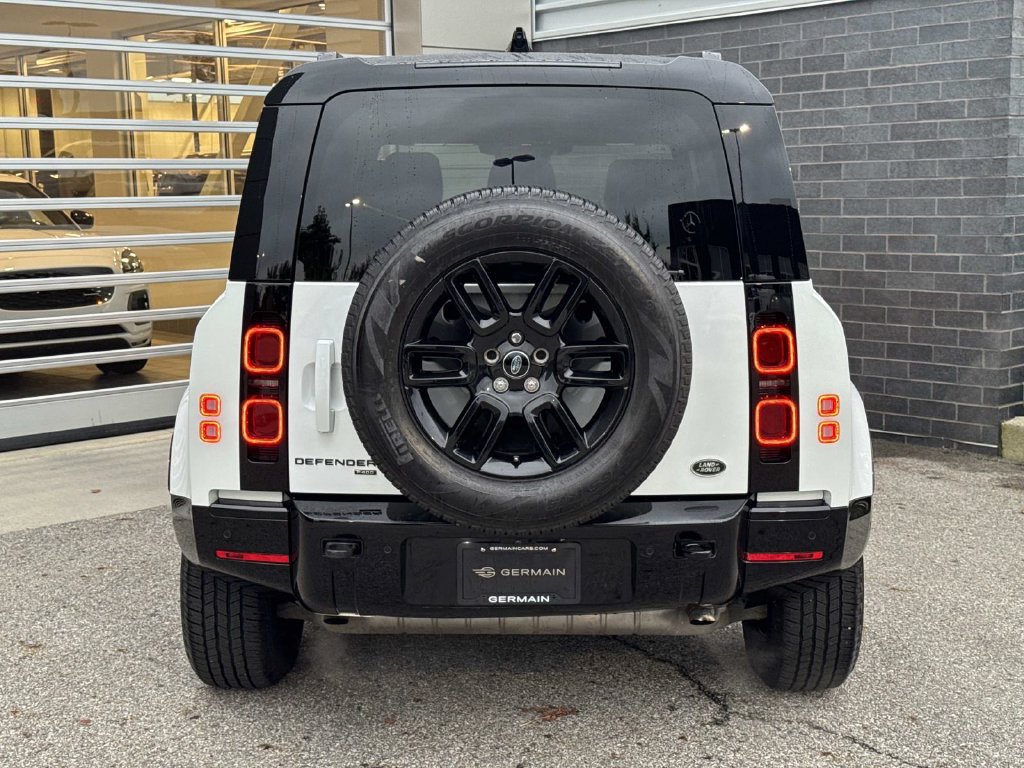 Used 2022 Land Rover Defender 110 X-Dynamic SE AWD/4WD image 5