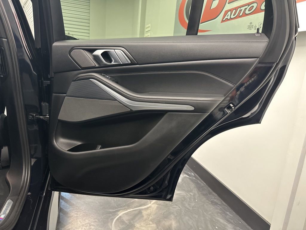 Used 2020 BMW X5 xDrive40i w/ M Sport Package image 12