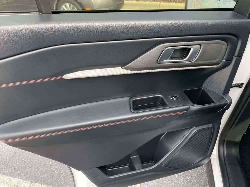 Used 2025 Ford Explorer ST-Line w/ ST-Line Street Pack image 22