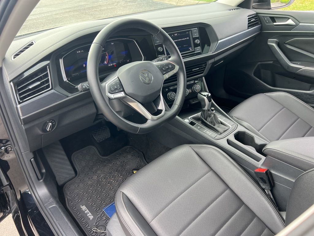 Certified 2023 Volkswagen Jetta SE w/ Panoramic Sunroof Package image 15
