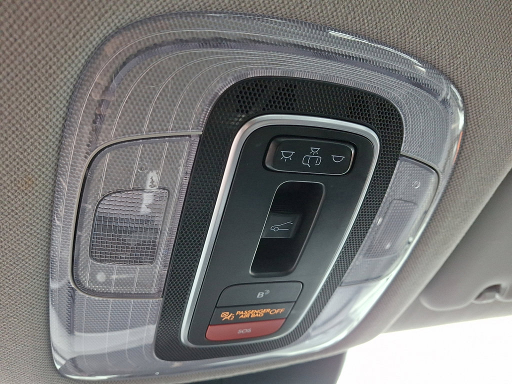 Used 2024 Hyundai Elantra Limited image 32