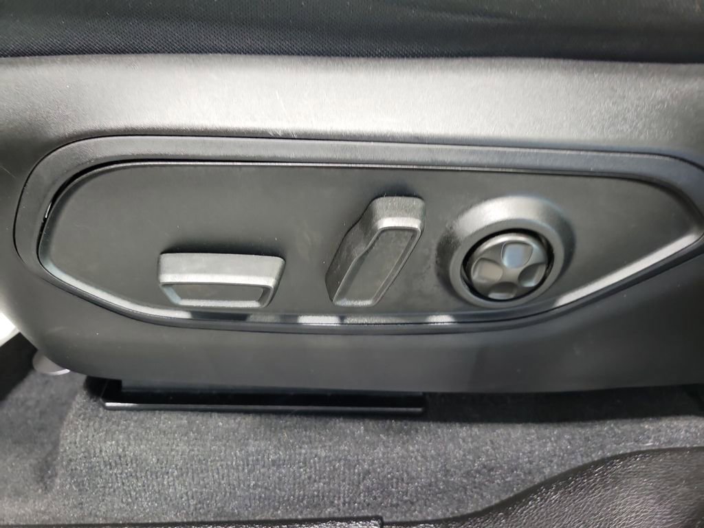 Used 2024 Jeep Grand Cherokee L Laredo AWD/4WD image 31