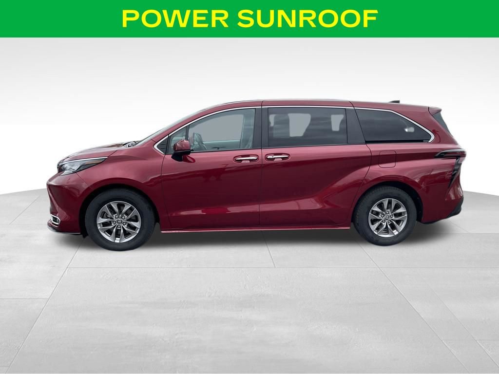 Used 2024 Toyota Sienna XLE AWD/4WD image 7