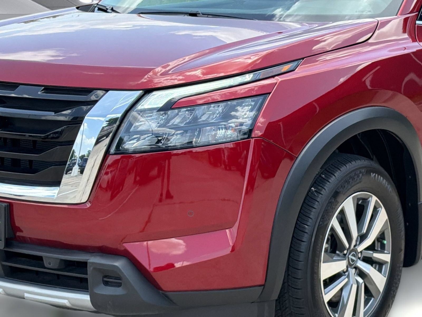 Used 2025 Nissan Pathfinder SL AWD/4WD image 12