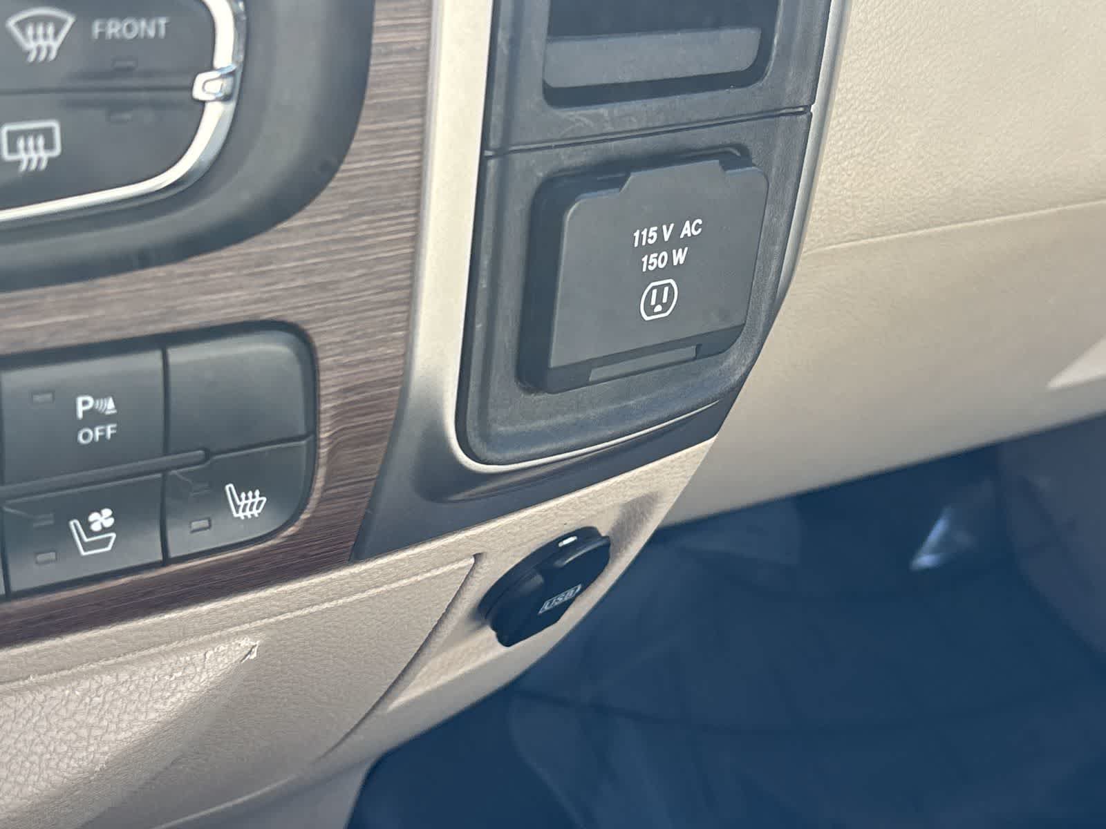 Used 2014 RAM 3500 Laramie w/ Convenience Group AWD/4WD image 28