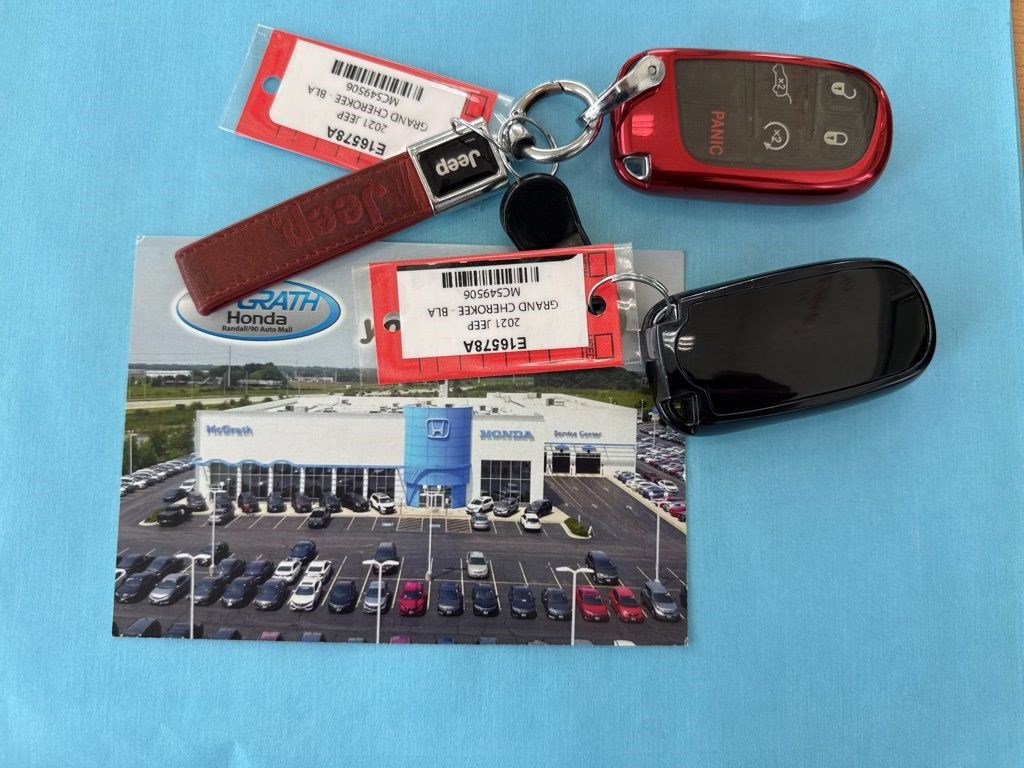 Used 2021 Jeep Grand Cherokee Limited w/ Sun & Sound Group image 4