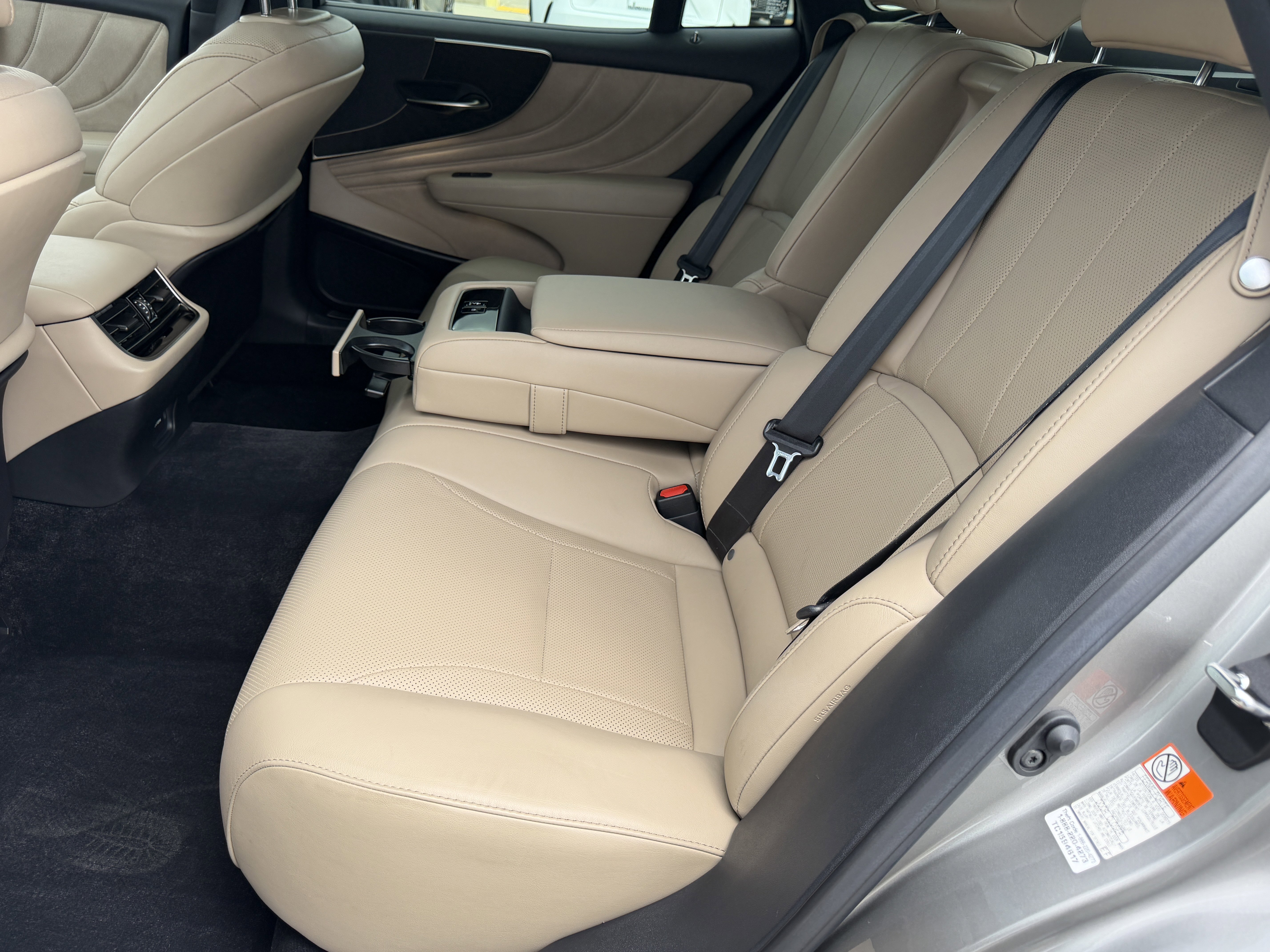 Certified 2022 Lexus LS 500 w/ Cold Weather Package (CK) RWD image 33