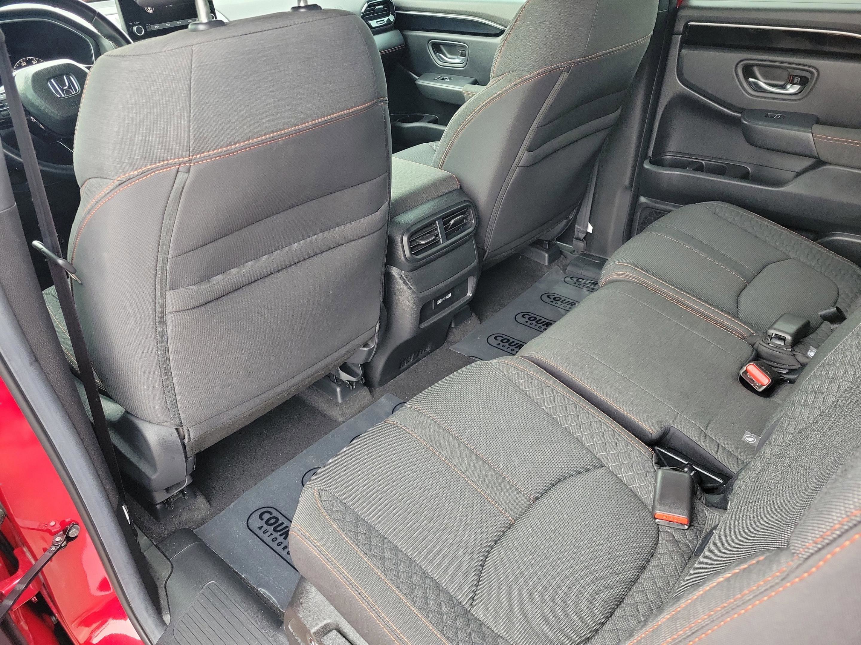 Used 2023 Honda Pilot Sport image 6